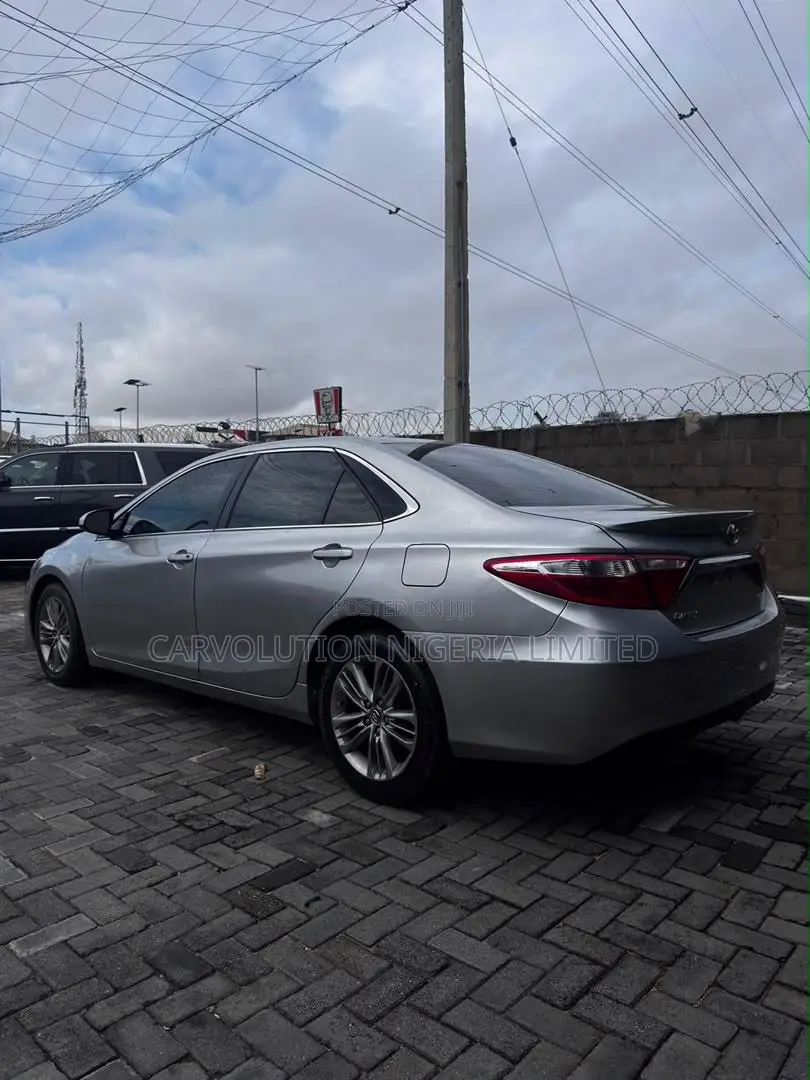 Toyota Camry SE 4dr Sedan (2.5L 4cyl 6A) 2016 Silver