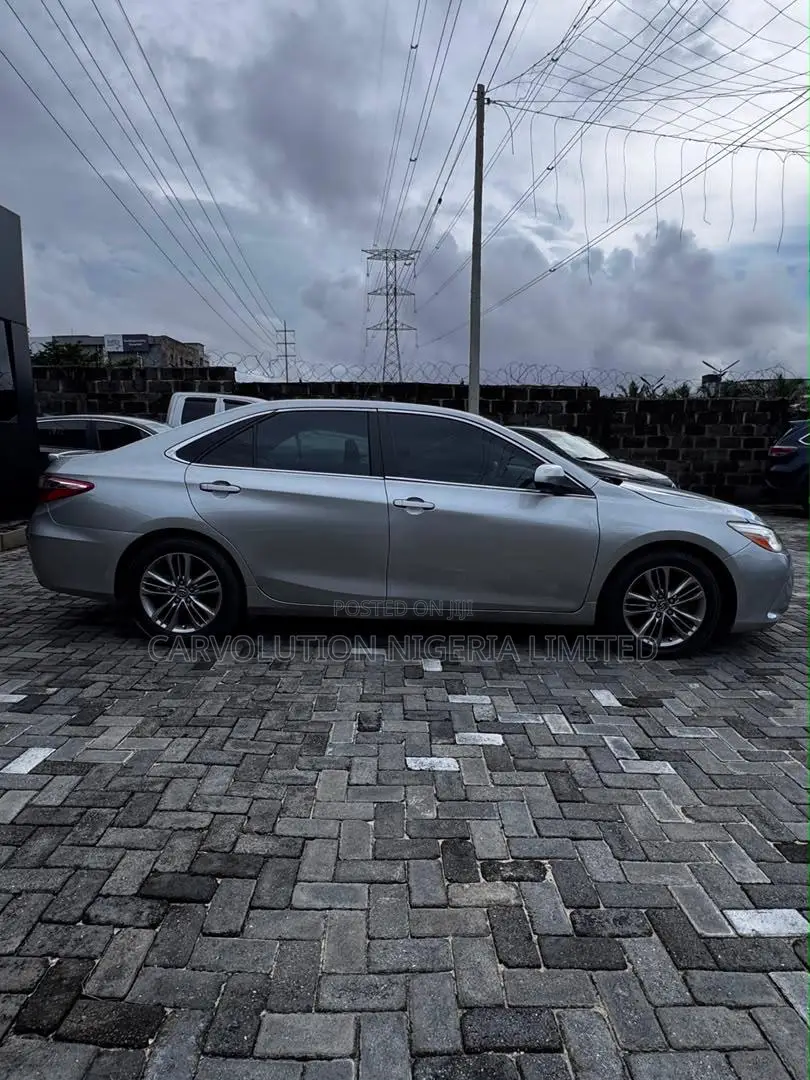 Toyota Camry SE 4dr Sedan (2.5L 4cyl 6A) 2016 Silver