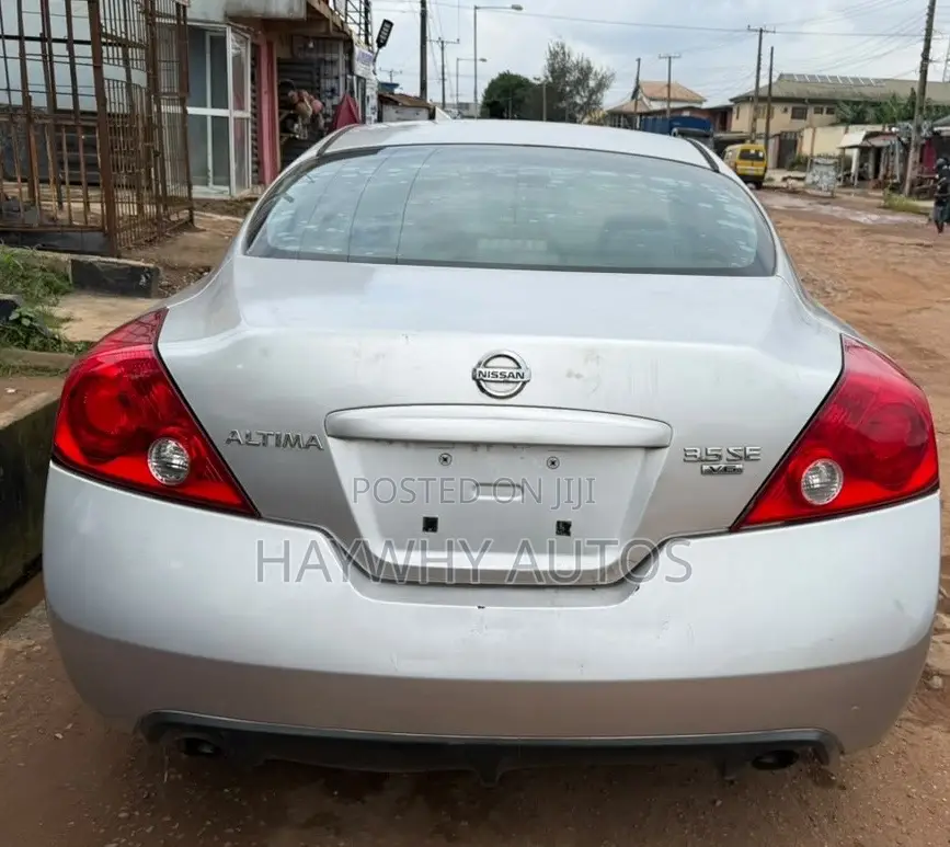 Nissan Almera 2011 Silver