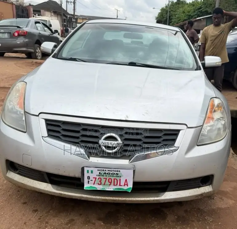 Nissan Almera 2011 Silver