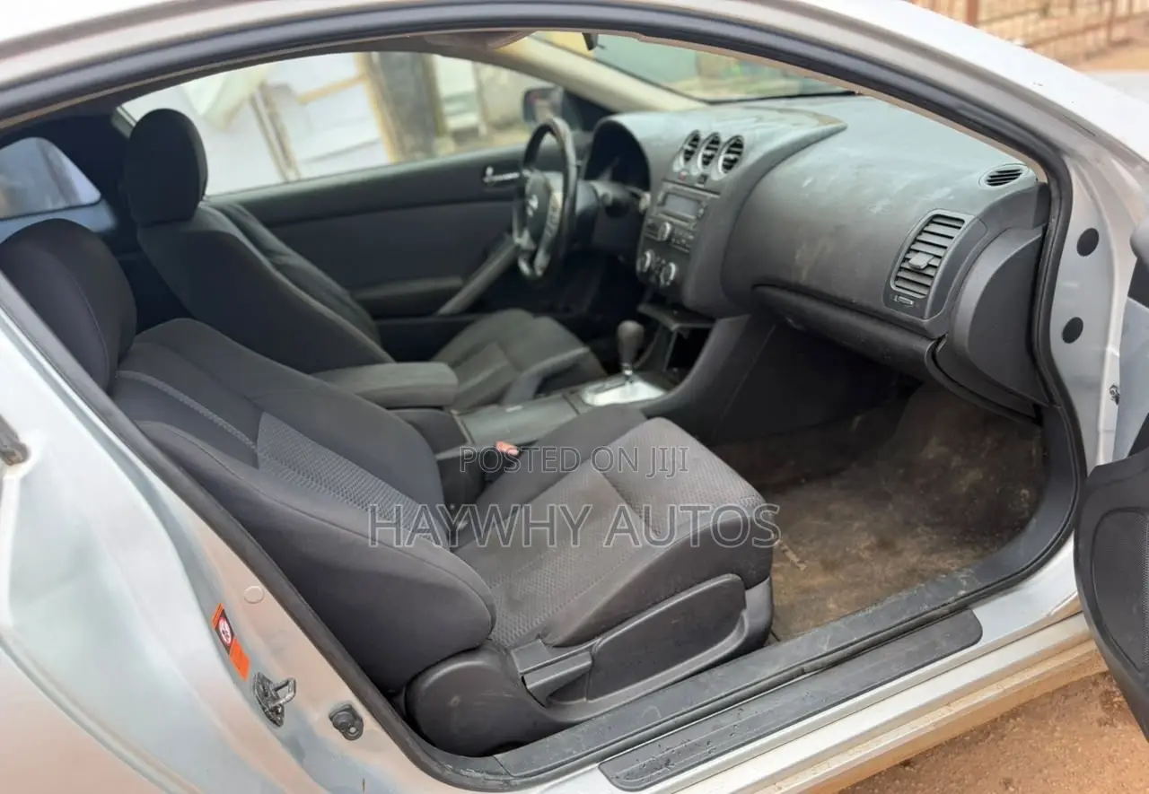 Nissan Almera 2011 Silver