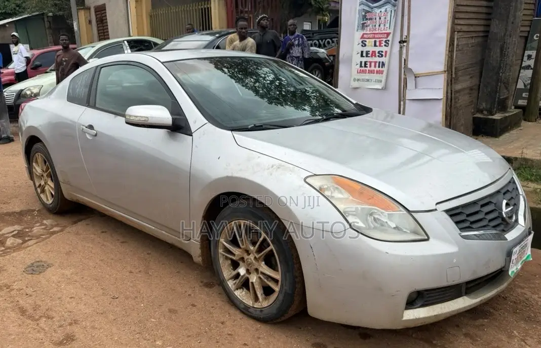 Nissan Almera 2011 Silver