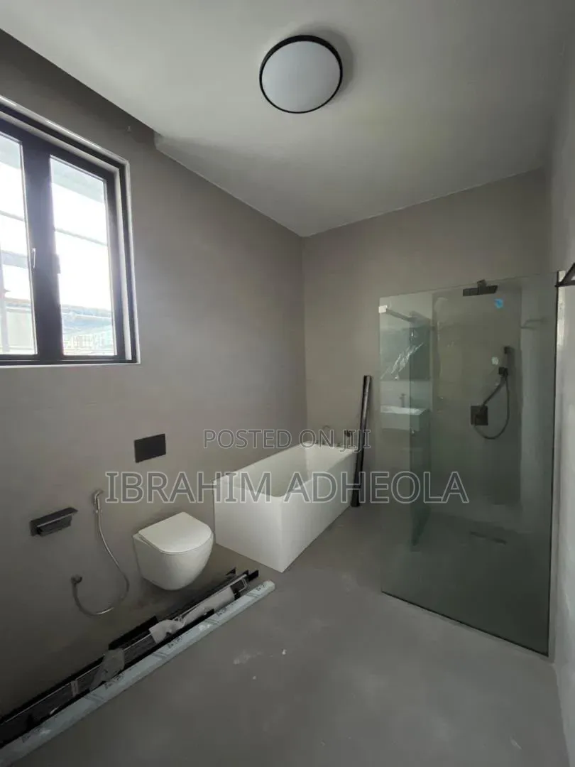 5bdrm Duplex in Banana Island for sale