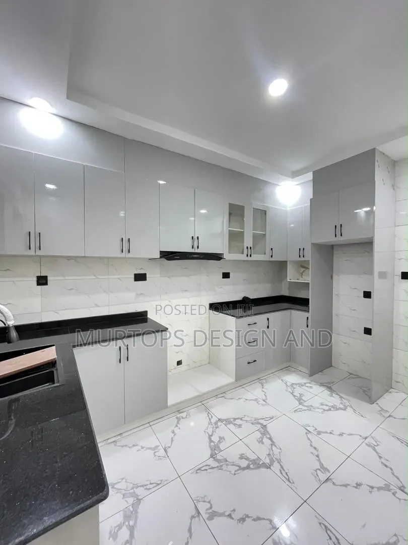 4bdrm Duplex in Onigbongbo for sale