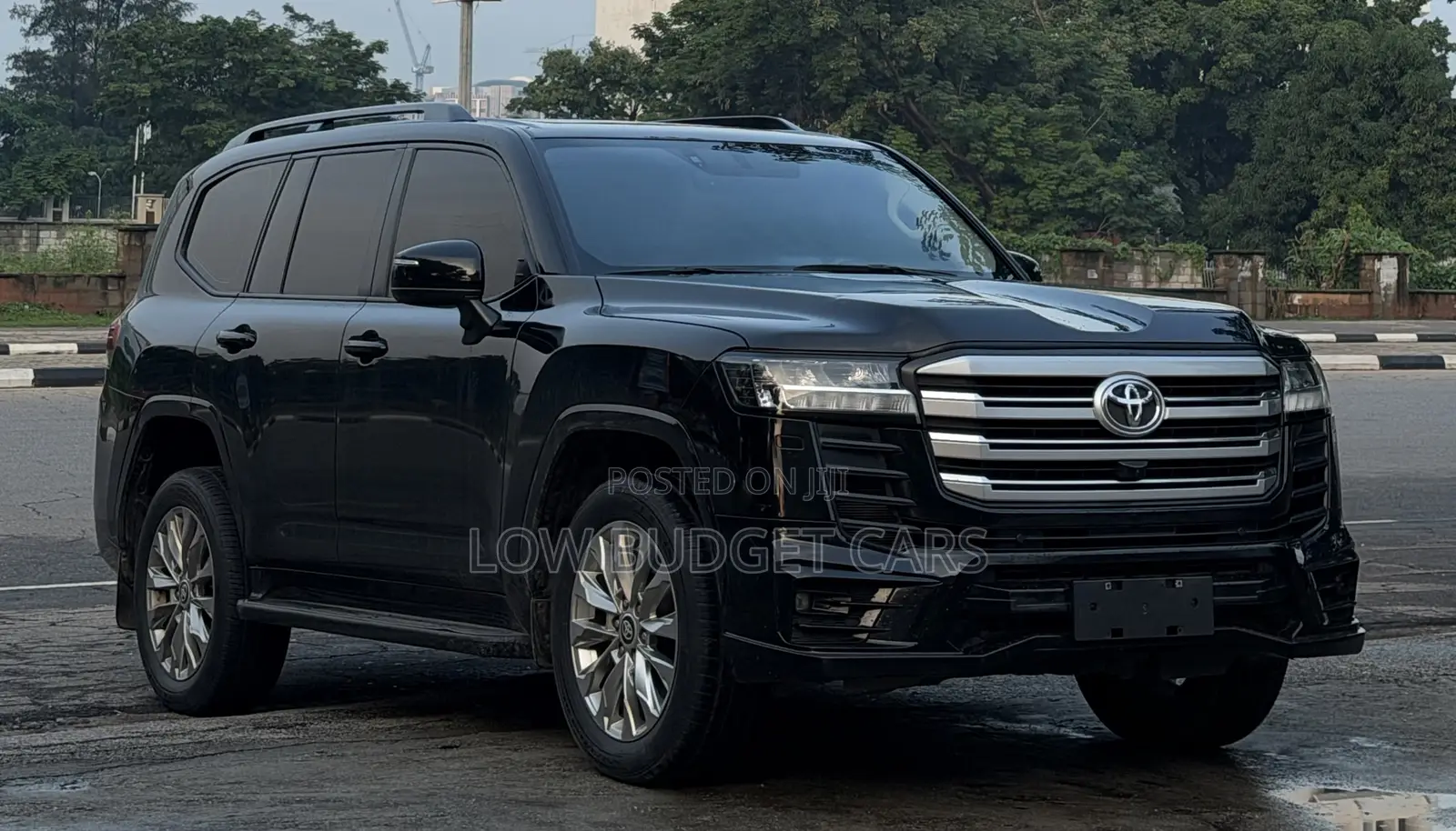 Toyota Land Cruiser LC300 2025 Black