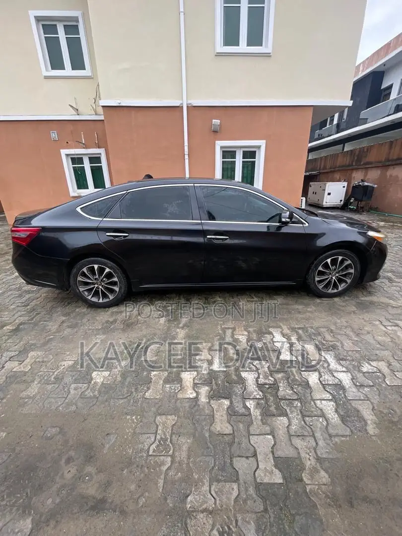 Toyota Avalon XLE FWDSedan (3.6L 6cyl 6A) 2016 Black
