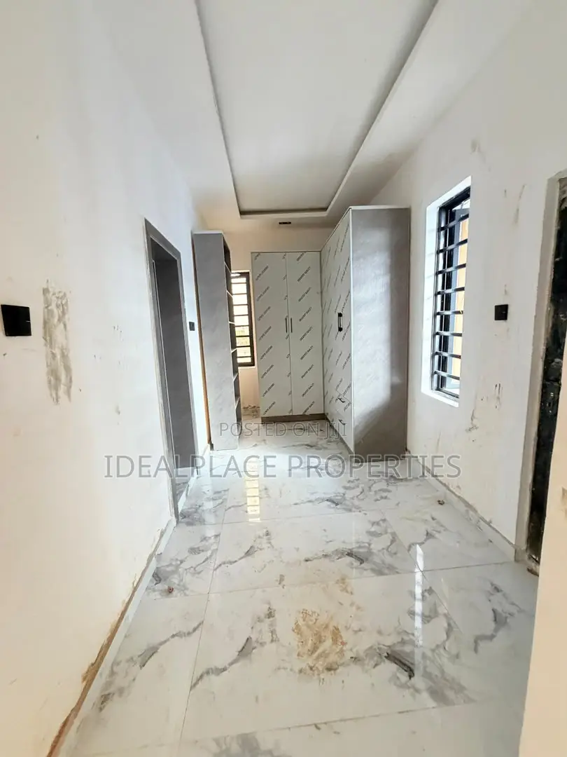 4bdrm Duplex in Medina for sale