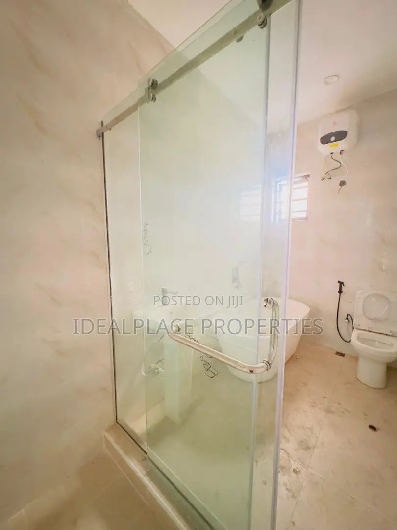 4bdrm Duplex in Medina for sale