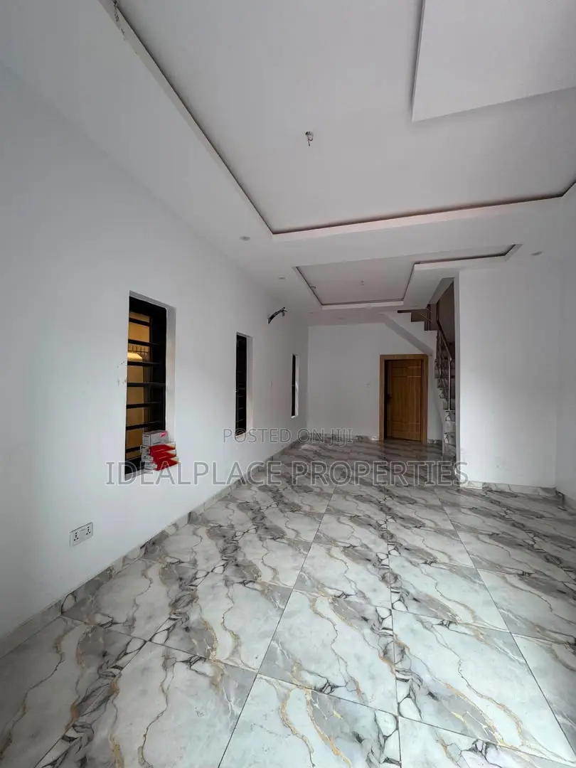 4bdrm Duplex in Berger for sale