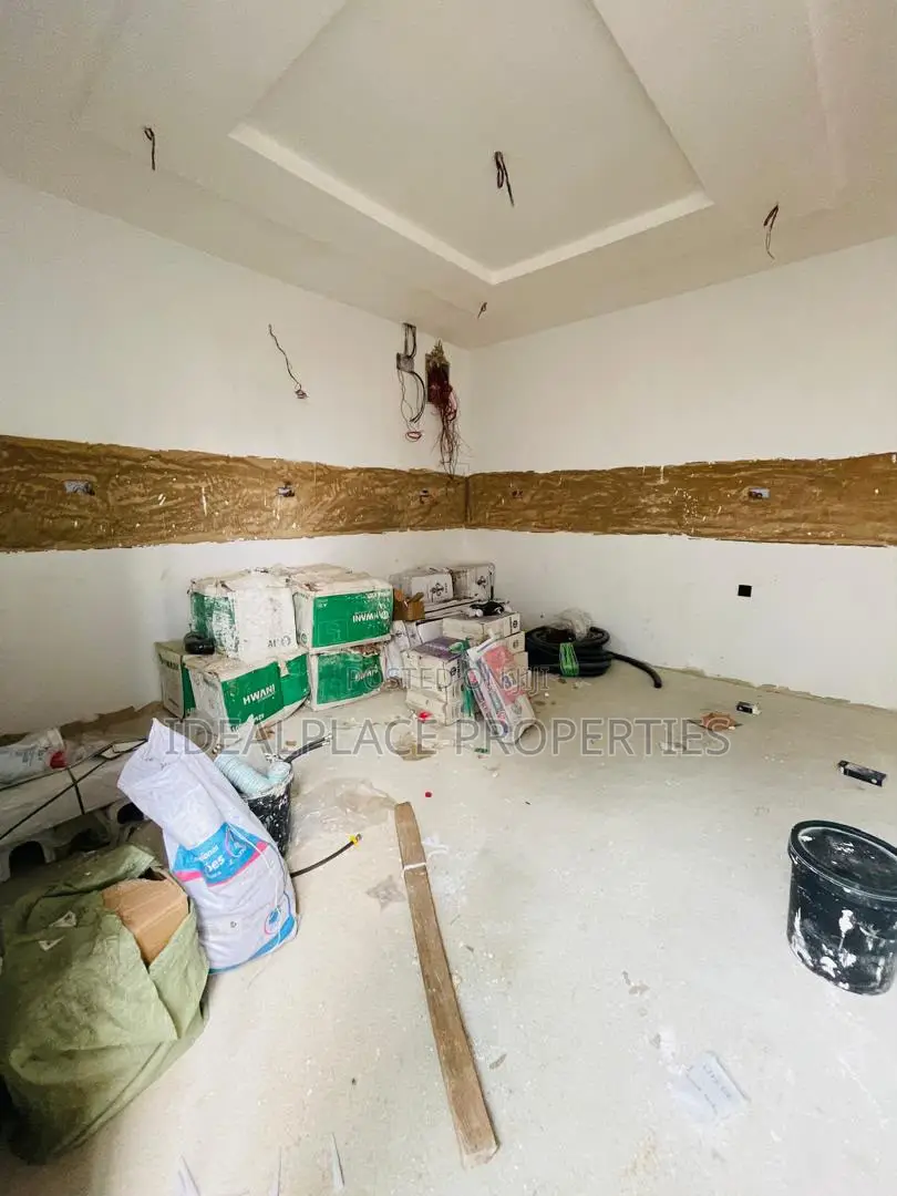 4bdrm Duplex in New Garage / Gbagada for sale