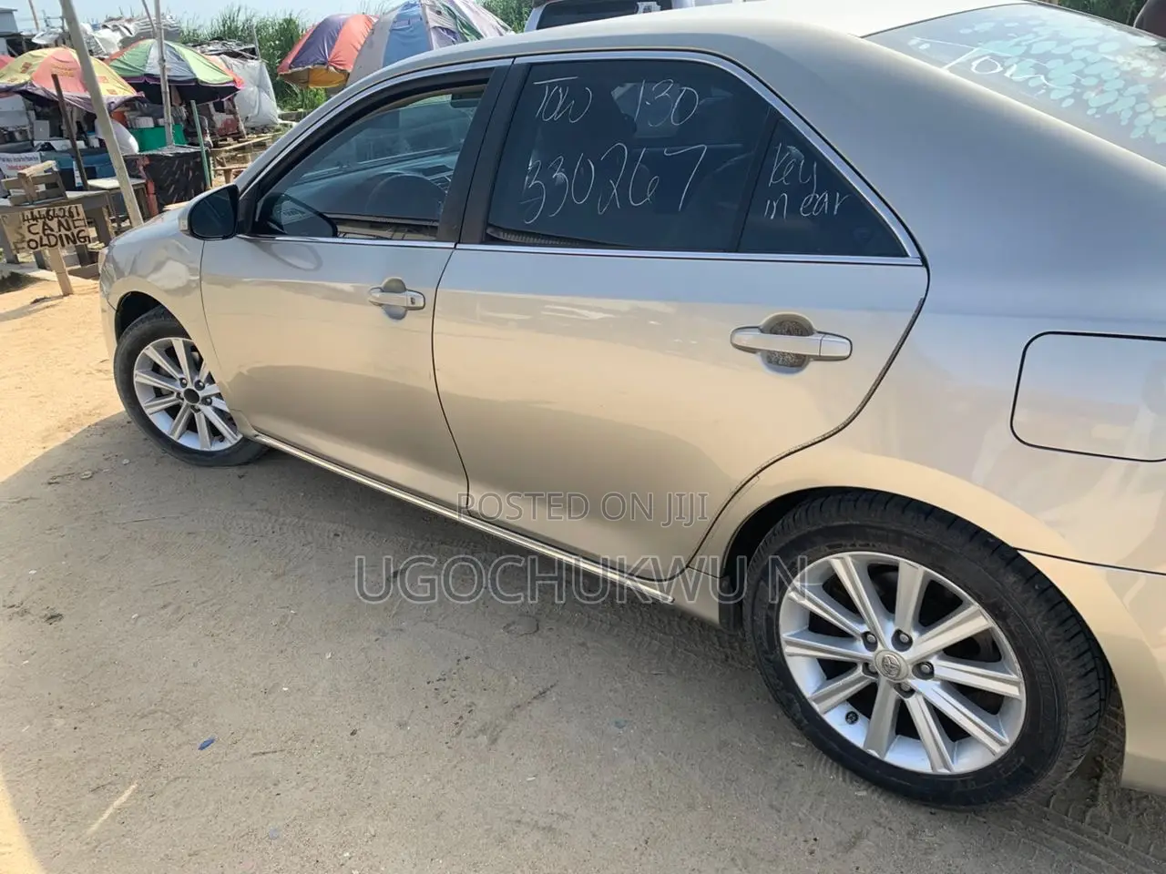 Toyota Camry XLE 4dr Sedan (2.5L 4cyl 6A) 2012 Gold