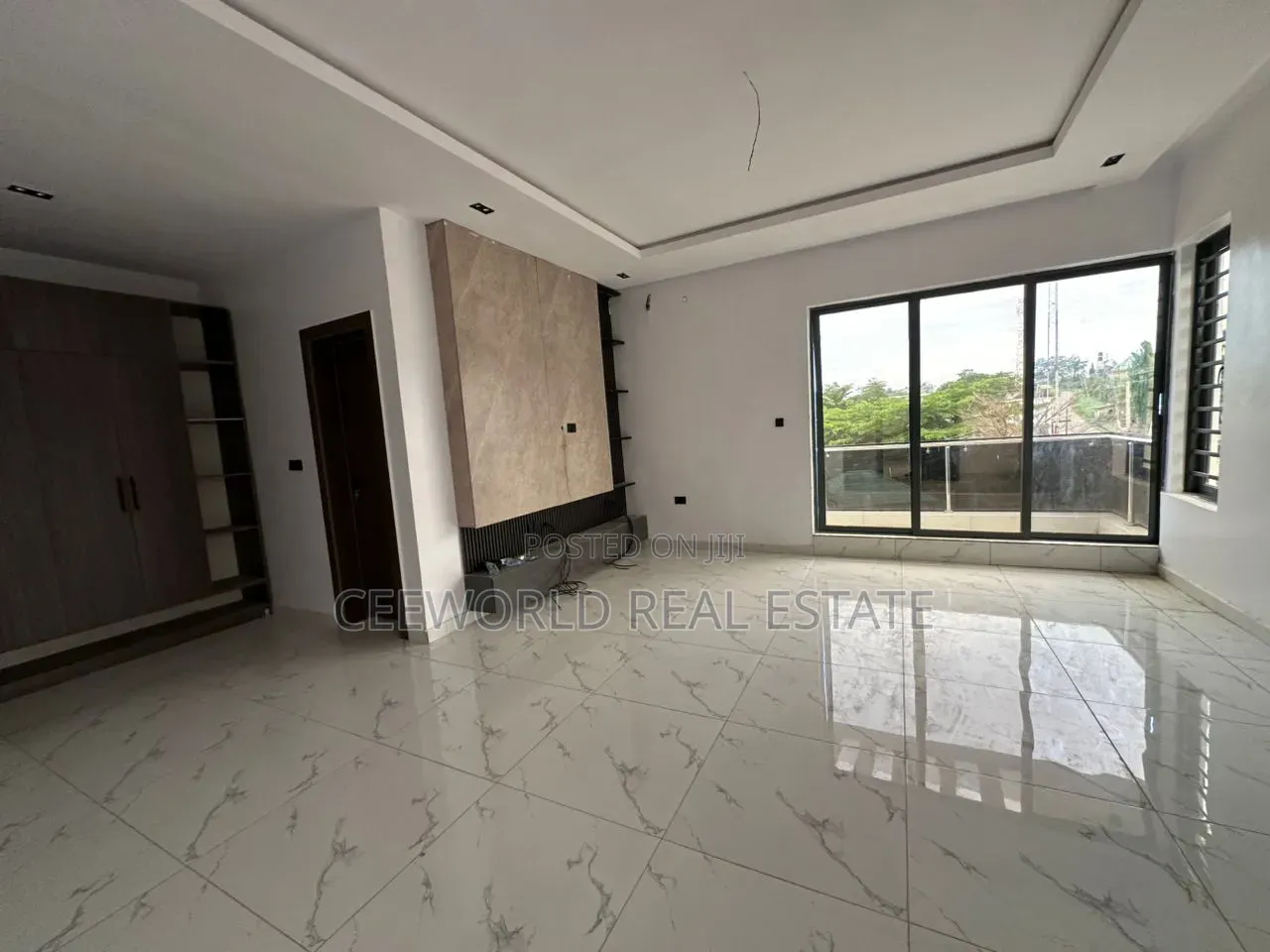 4bdrm Duplex in Aerodrome Gra for sale