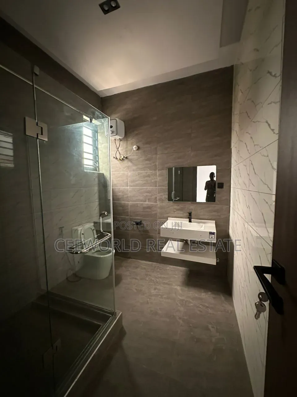 4bdrm Duplex in Aerodrome Gra for sale