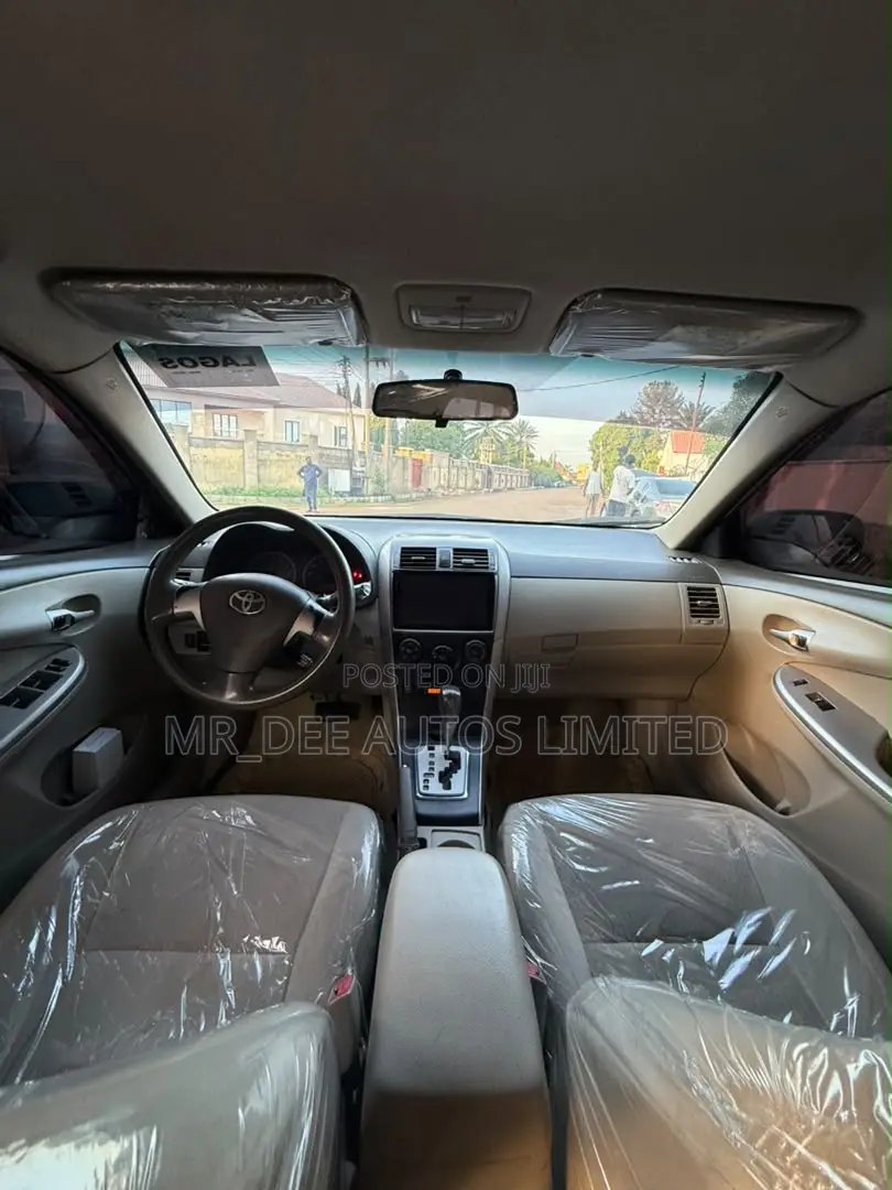 Toyota Corolla 2010 Gold