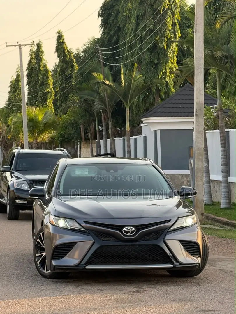 Toyota Camry 2019 Gray