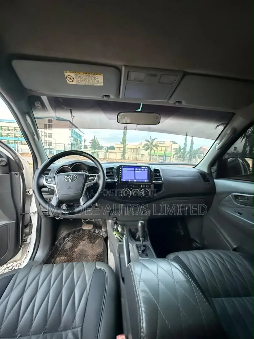Toyota Hilux 2024 White