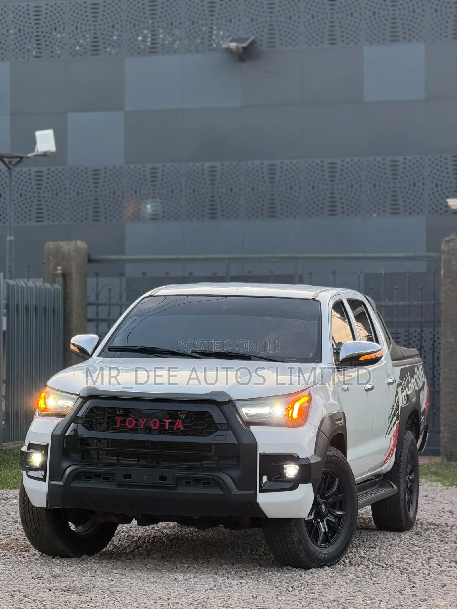 Toyota Hilux 2024 White