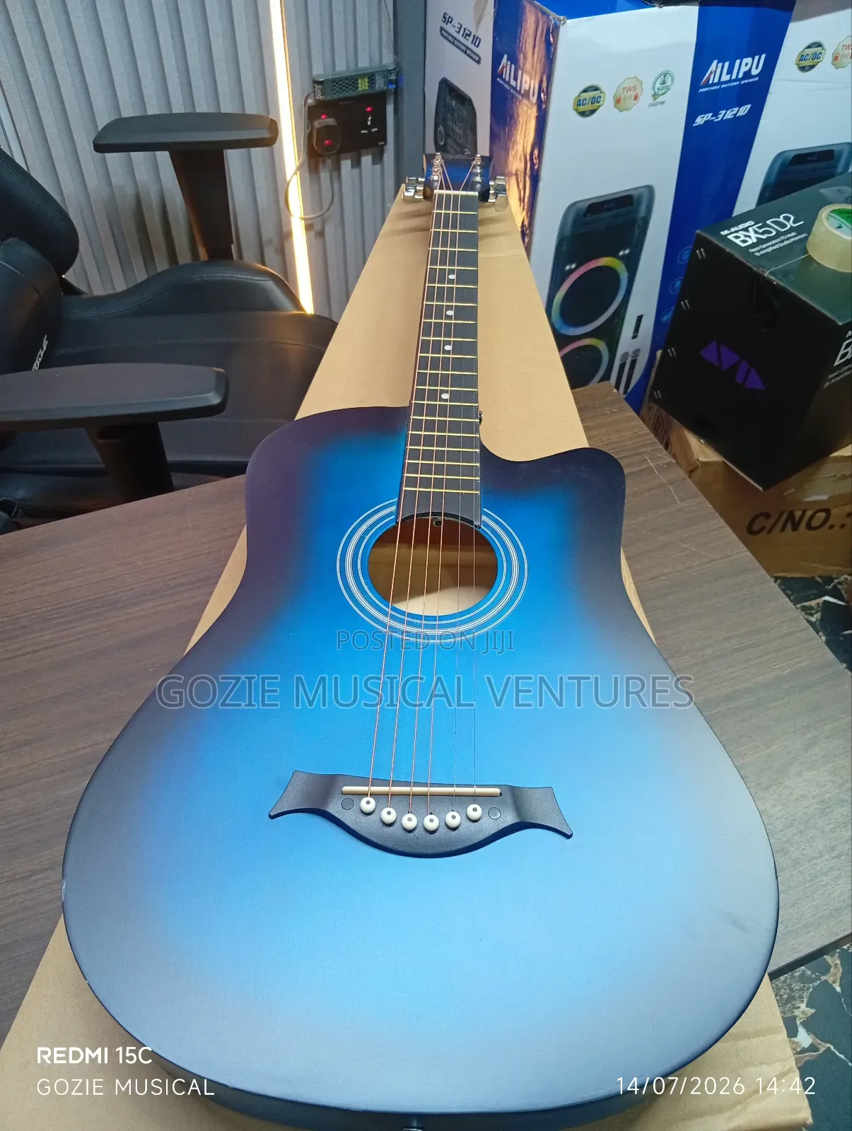 Kabat 38 Inches Acoustic Guitar 6 Strings It Comes With Bag Strap