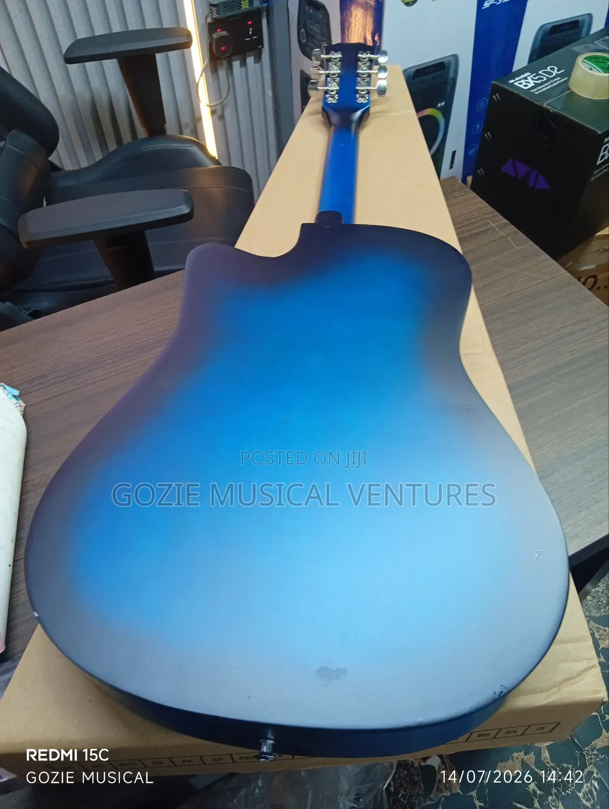 Kabat 38 Inches Acoustic Guitar 6 Strings It Comes With Bag Strap