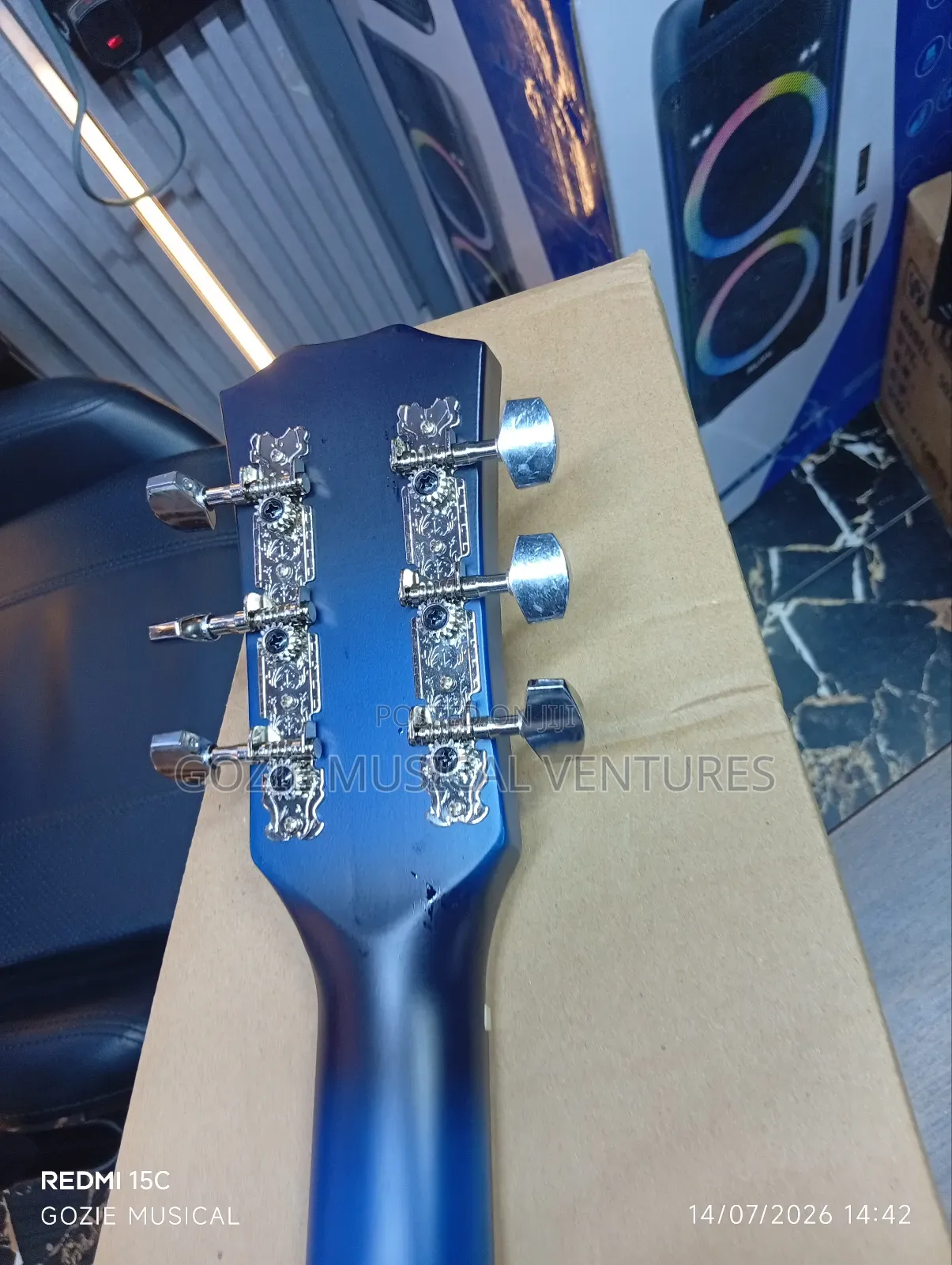 Kabat 38 Inches Acoustic Guitar 6 Strings It Comes With Bag Strap