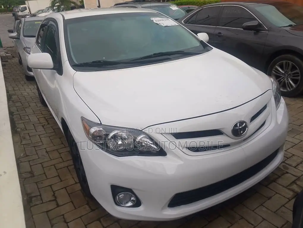 Toyota Corolla LE 4dr Sedan (1.8L 4cyl 4A) 2011 White