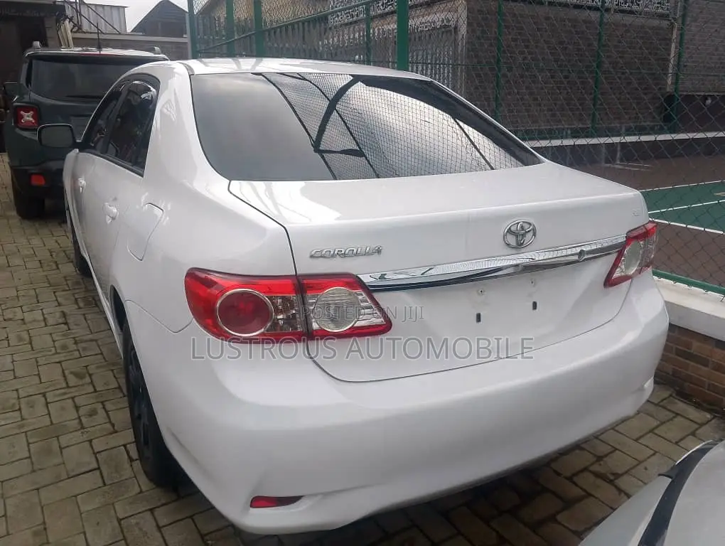 Toyota Corolla LE 4dr Sedan (1.8L 4cyl 4A) 2011 White