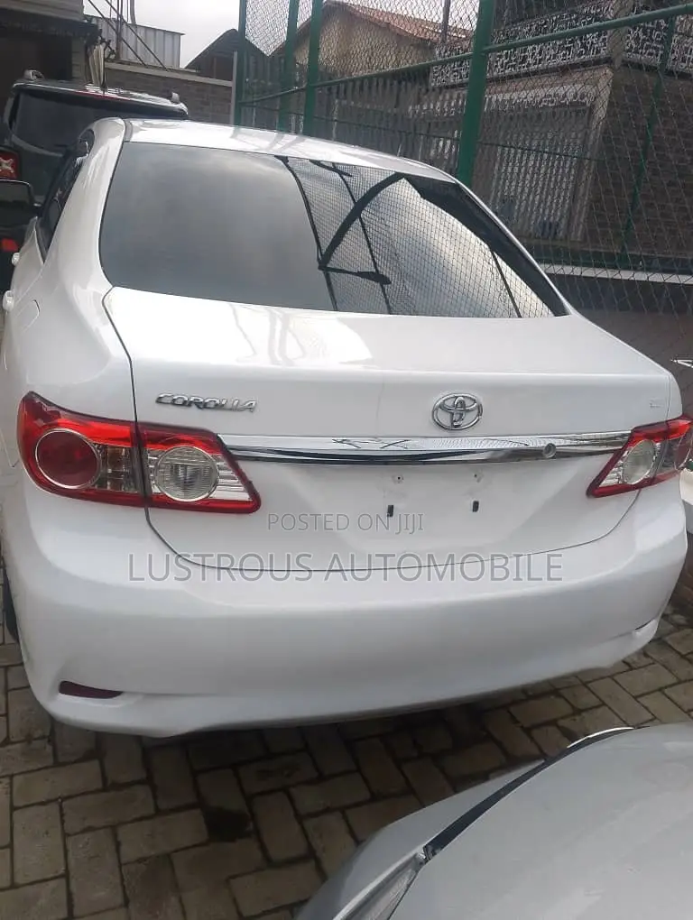 Toyota Corolla LE 4dr Sedan (1.8L 4cyl 4A) 2011 White