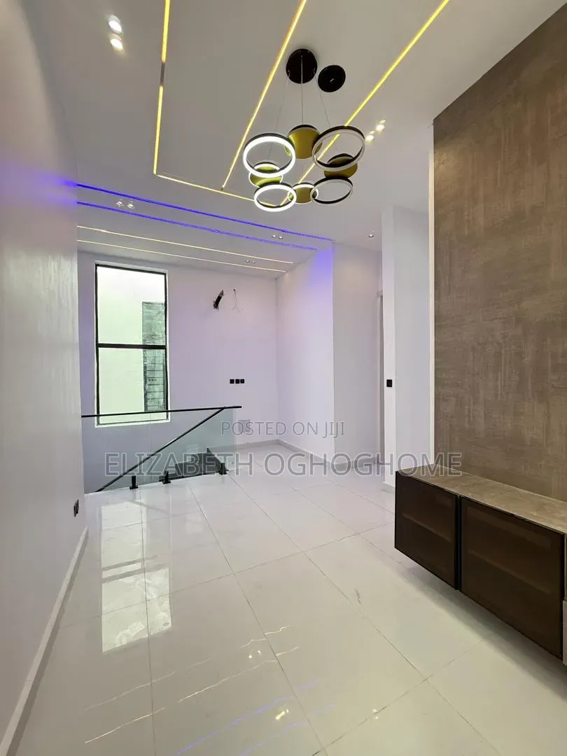 5bdrm Duplex in Lekki Expressway for sale
