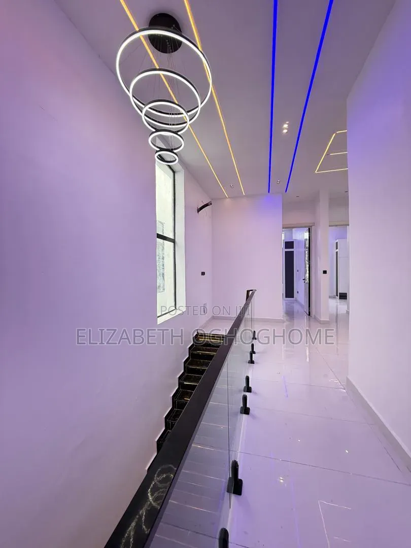 5bdrm Duplex in Lekki Expressway for sale