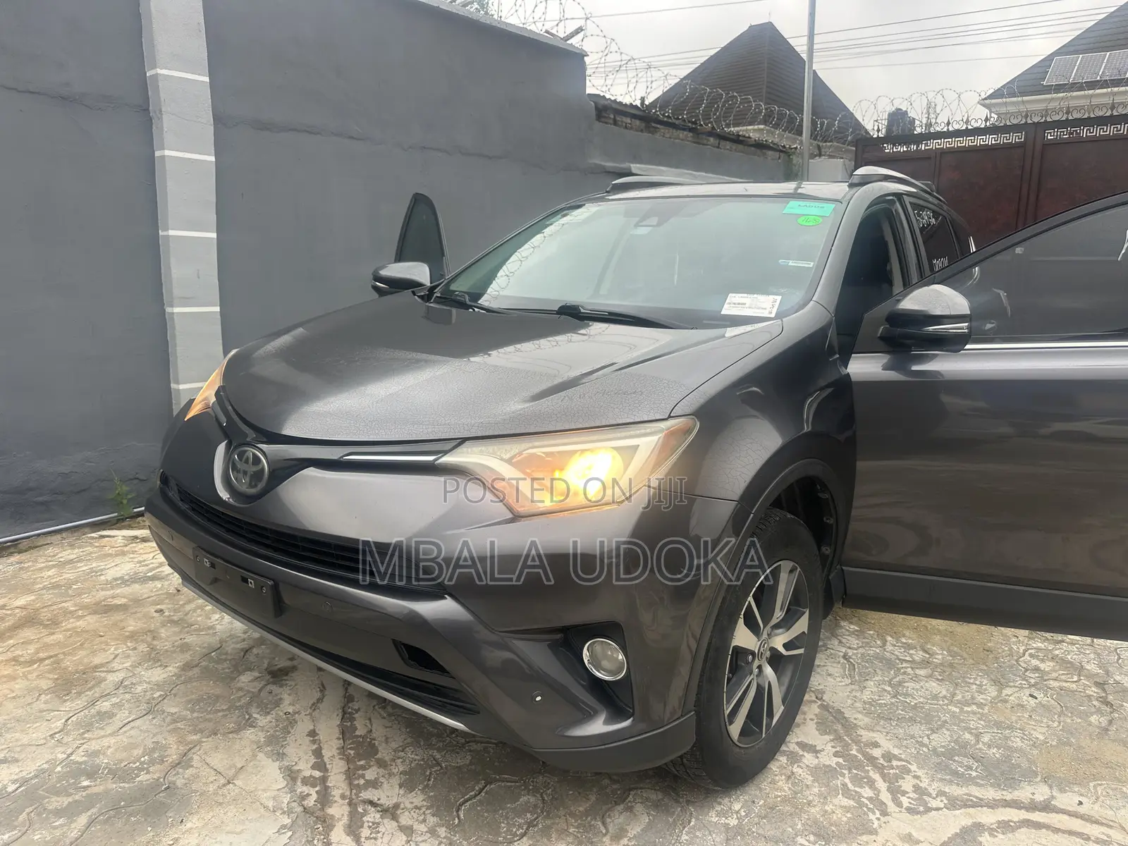 Toyota RAV4 XLE AWD (2.5L 4cyl 6A) 2017 Gray