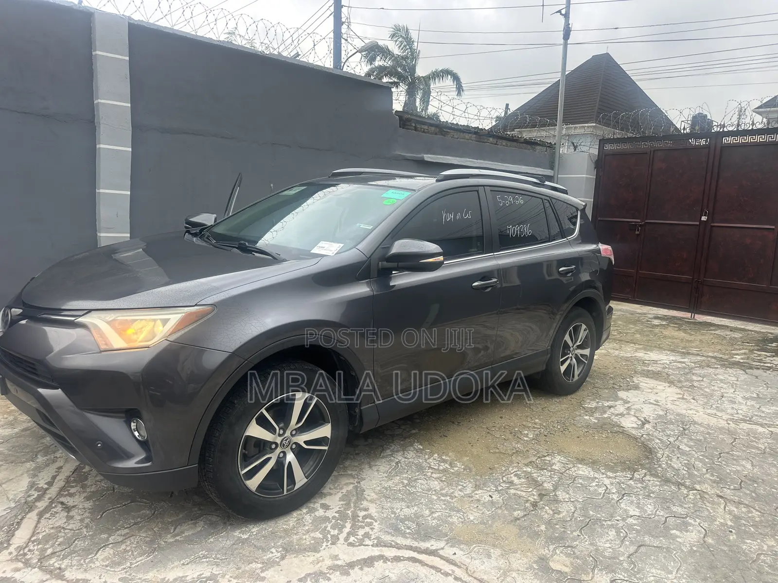 Toyota RAV4 XLE AWD (2.5L 4cyl 6A) 2017 Gray