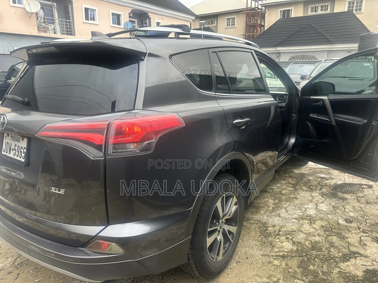 Toyota RAV4 XLE AWD (2.5L 4cyl 6A) 2017 Gray