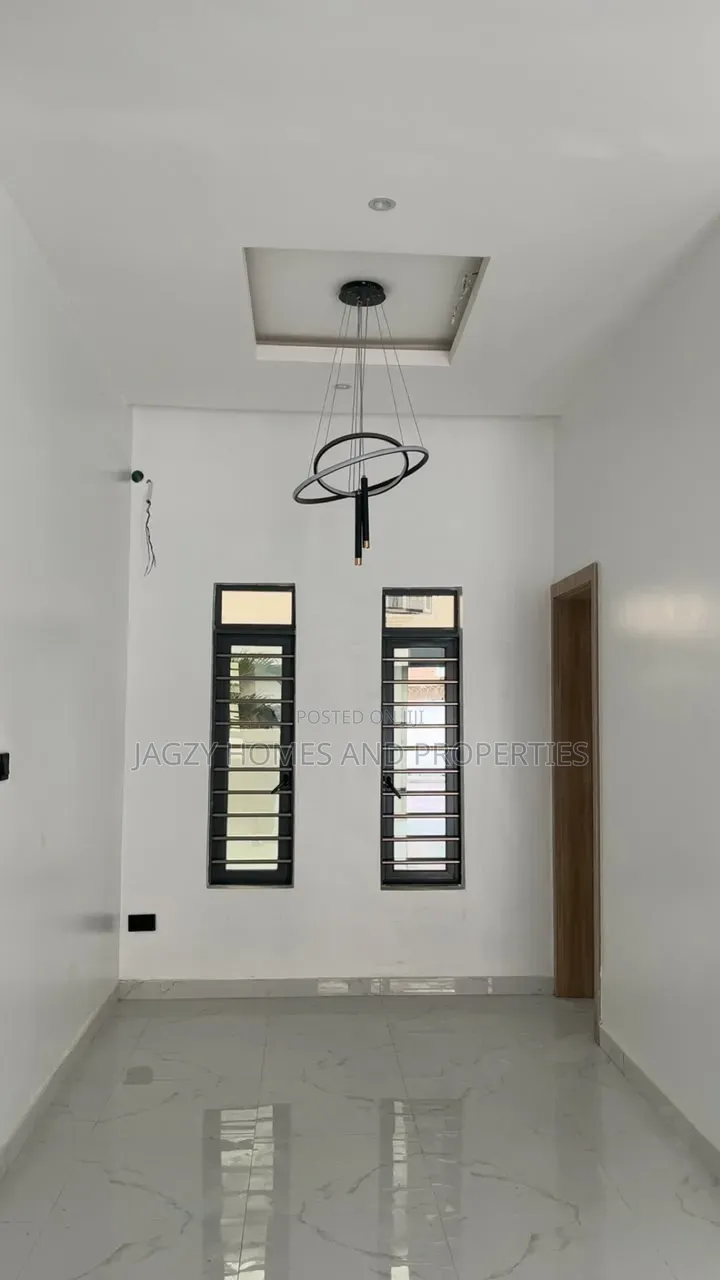 2bdrm Apartment in Lekki Phase 1 for sale