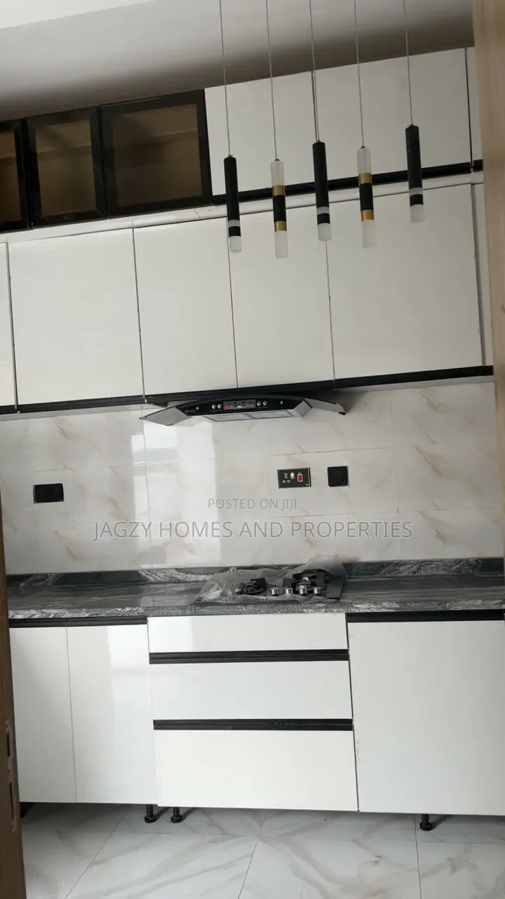 2bdrm Apartment in Lekki Phase 1 for sale