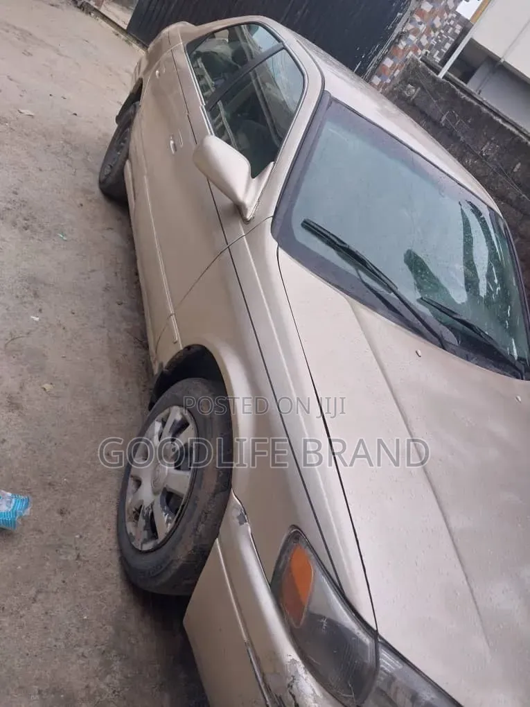 Toyota Camry LE 4dr Sedan (2.2L 4cyl 4A) 2000 Gold