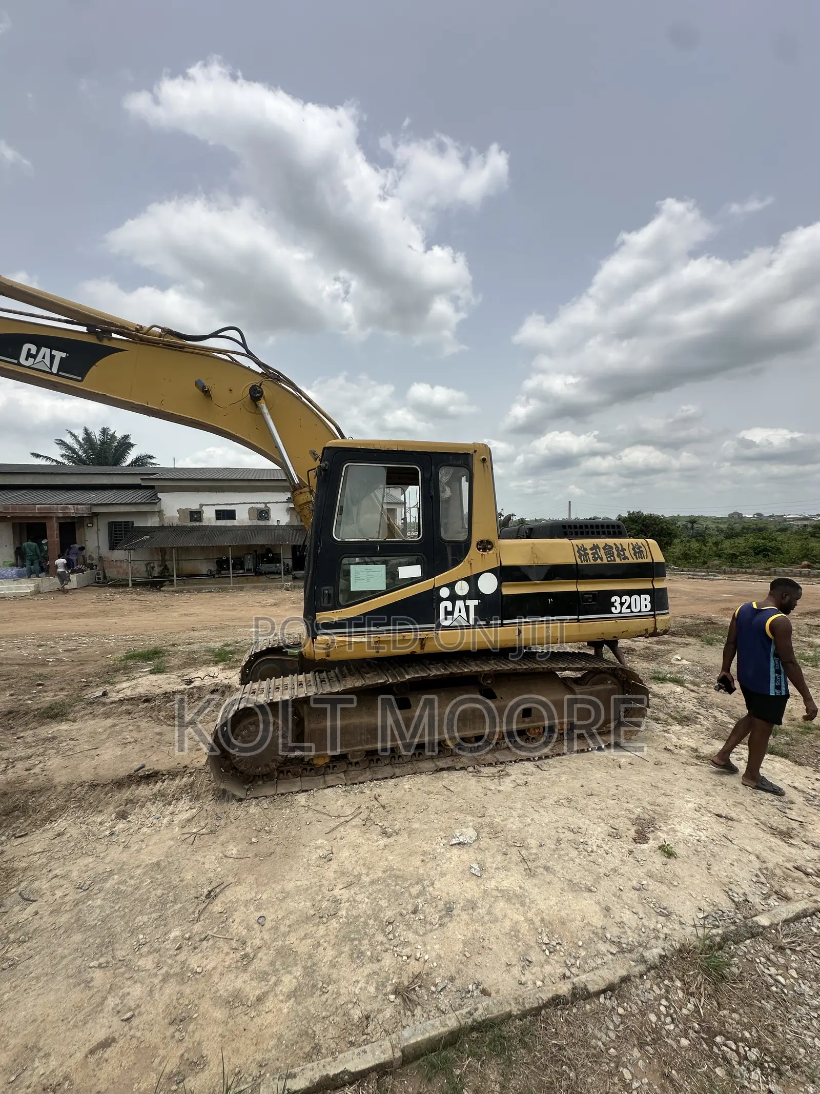 320b CAT Excavator Tokunbo