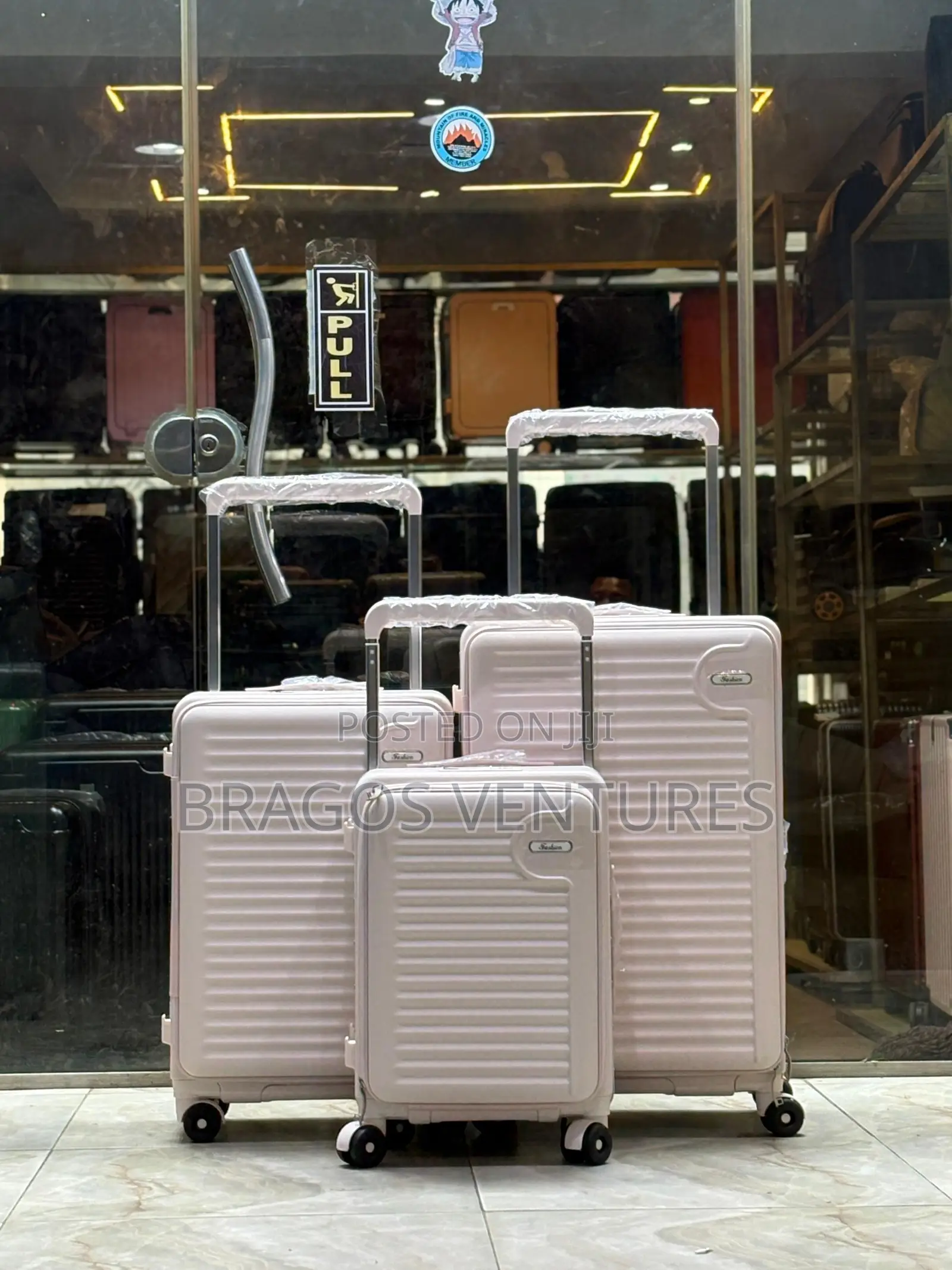 Quality Set of 3pcs Wide Pole Fashion Boxes / Luggage