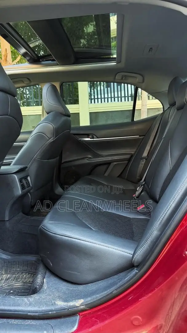 Toyota Camry XSE FWD (2.5L 4cyl 8AM) 2018 Red
