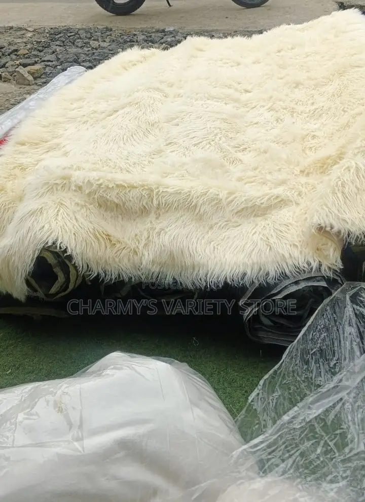 5by5 Shaggy/Fur Center Rug