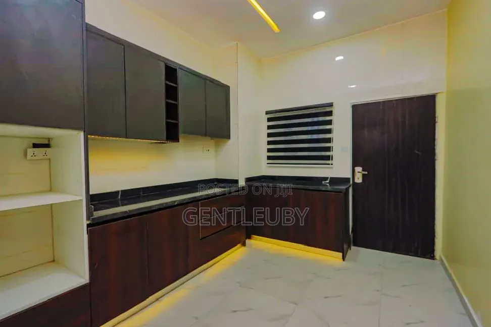 2bdrm Apartment in Ologolo Rd, Lekki Phase 1 for sale