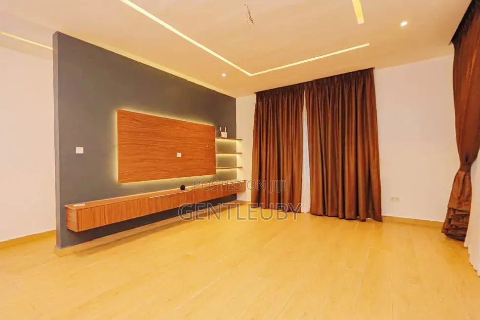 2bdrm Apartment in Ologolo Rd, Lekki Phase 1 for sale