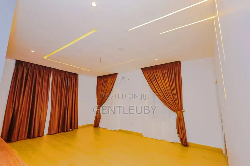 2bdrm Apartment in Ologolo Rd, Lekki Phase 1 for sale
