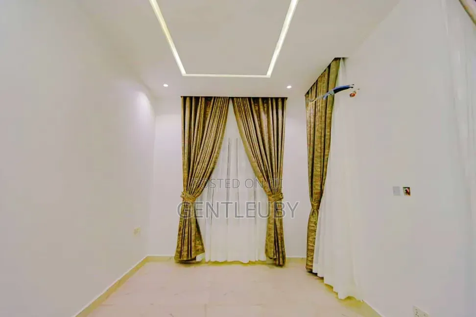 2bdrm Apartment in Ologolo Rd, Lekki Phase 1 for sale