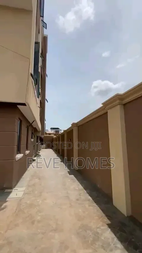 2bdrm Block of Flats in Akoka for rent