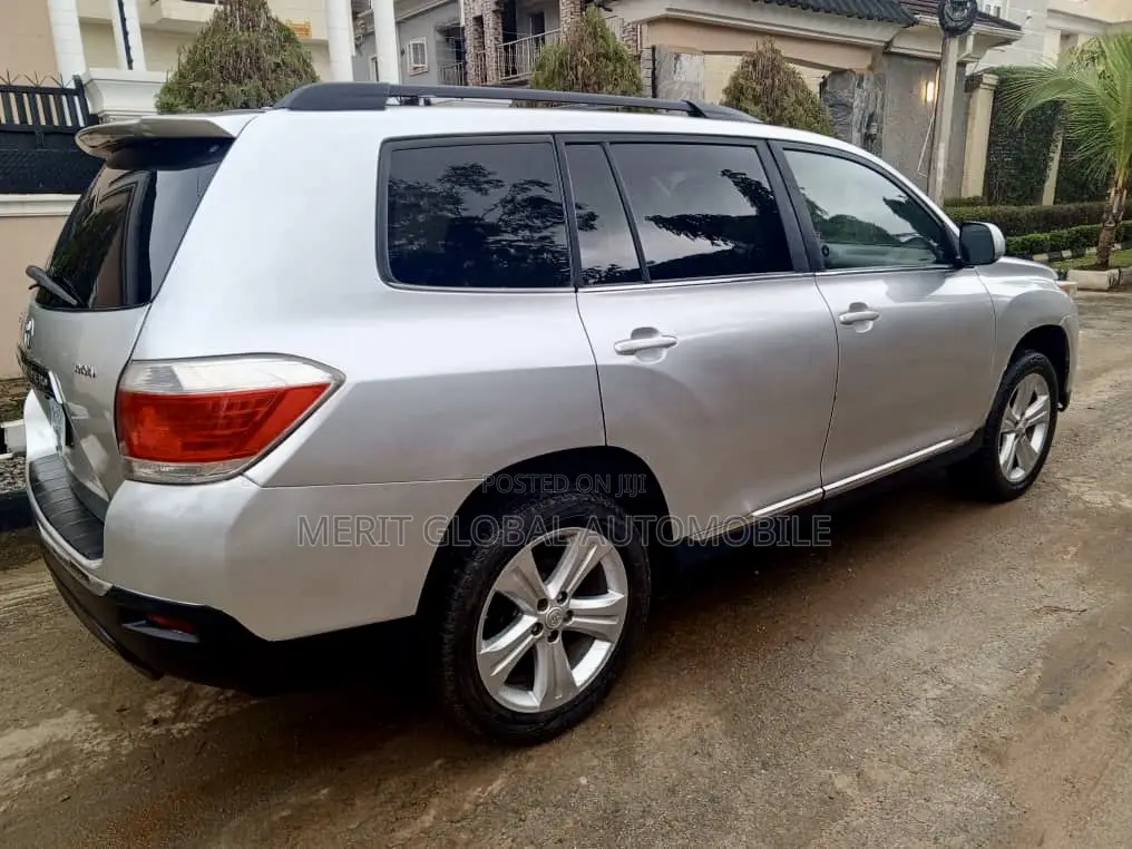 Toyota Highlander Limited 3.5l 4WD 2013 Silver
