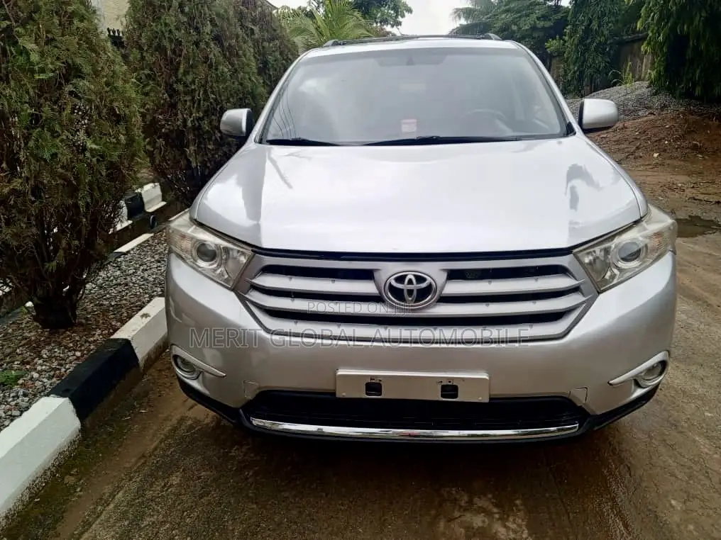 Toyota Highlander Limited 3.5l 4WD 2013 Silver