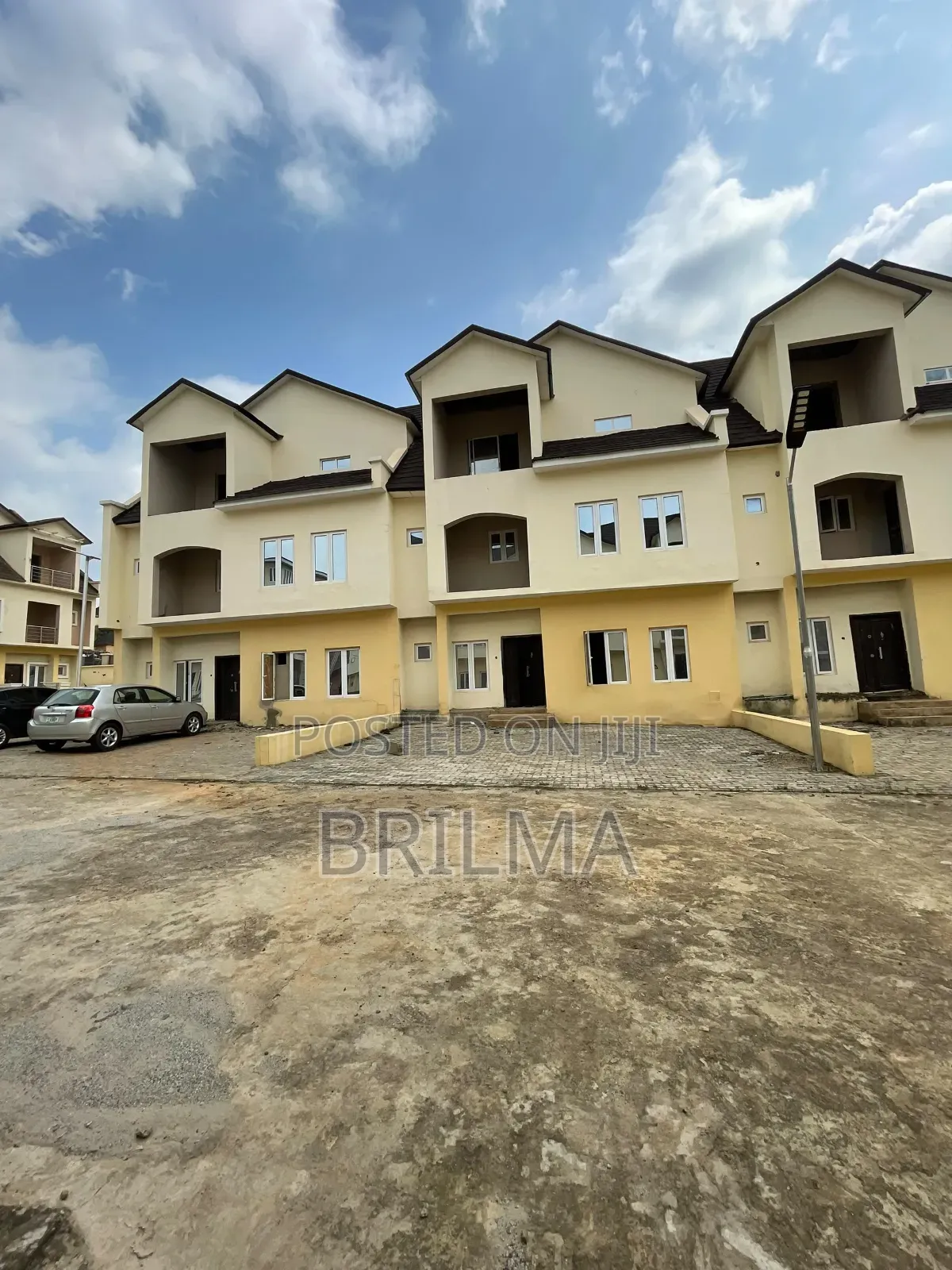 5bdrm Duplex in Mabushi for sale