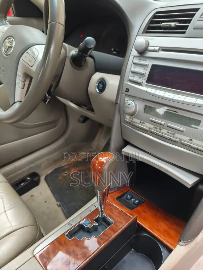 Toyota Camry XLE V6 4dr Sedan (3.5L 6cyl 6AM) 2010 Red