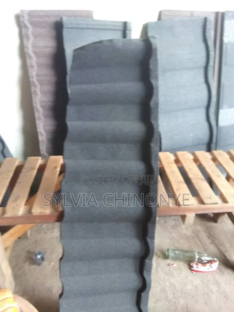 Black Roman and Bond High Grade Stone Coated Roofing Sheets With 50 Ye