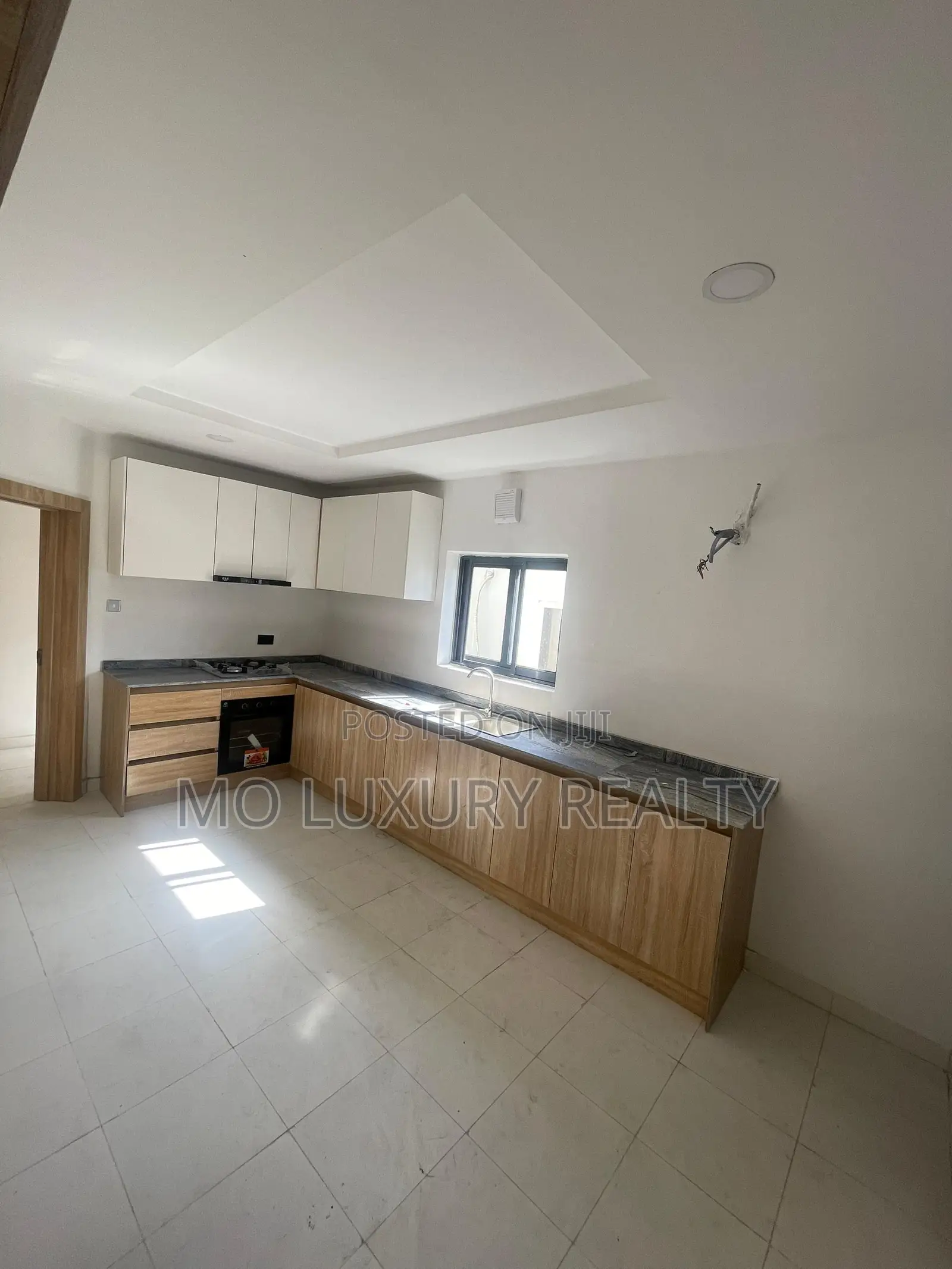 4bdrm Townhouse / Terrace in Lekki Phase 1 for rent